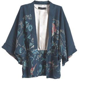 Brand New Brilliant Navy Floral And Bird Motif Lightweight Batwing Sleeve Kimono